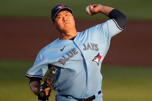 Ryu sharp into 7th, Semien homers as Blue Jays top Yanks 7-3