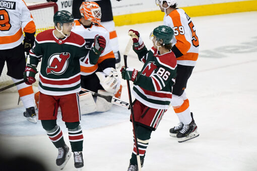 Devils snap 10-game skid in wild, 6-4 win over Flyers
