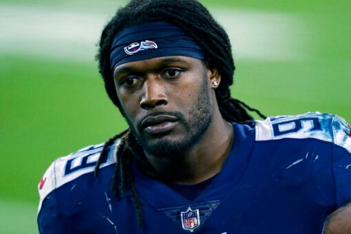 Browns sign Jadeveon Clowney to pair with Garrett on D-line