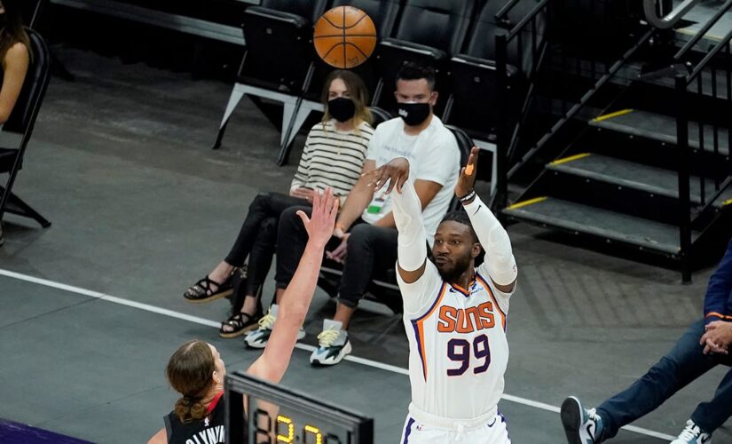 Suns hit record-tying 18 3s in half, beat Rockets 126-120