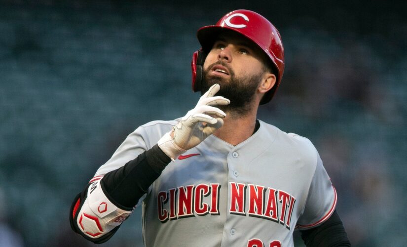 Joey Votto, Jesse Winker homer as Reds beat Giants 3-0