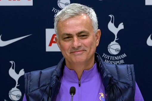 Tottenham caves in late again to frustrate Mourinho