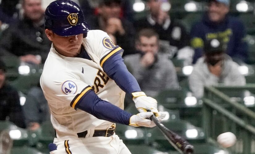 Urías drives in 3 on pinch-hit double, Brewers down Cubs 6-3