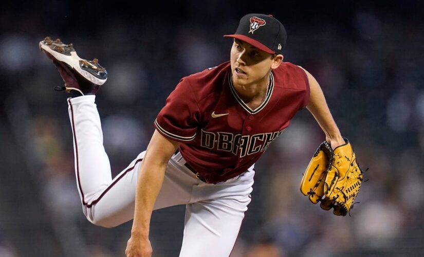 Weaver takes no-hitter into 7th, Diamondbacks top Reds 7-0