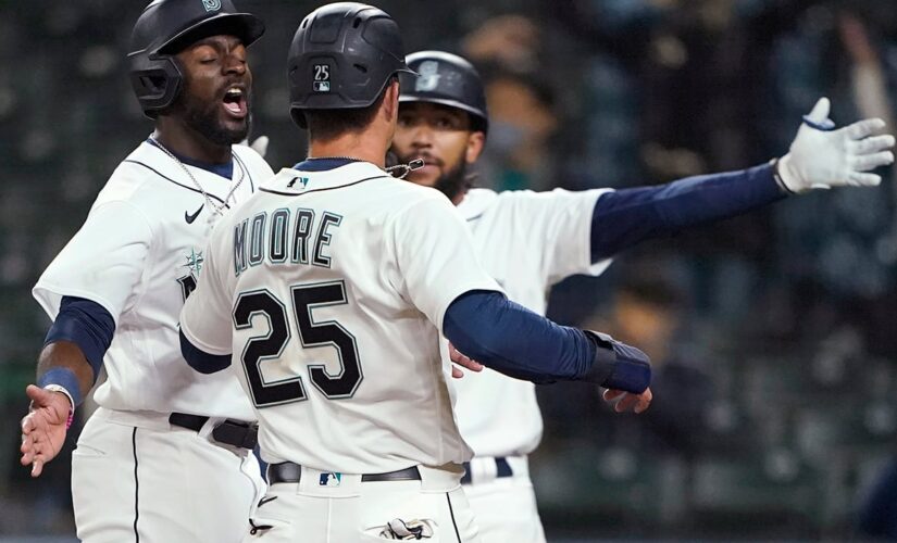 Mariners rally late to stun Giants 8-7 in 10 innings