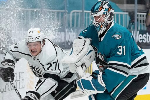 Martin Jones makes 32 saves to lead Sharks past Kings 5-2