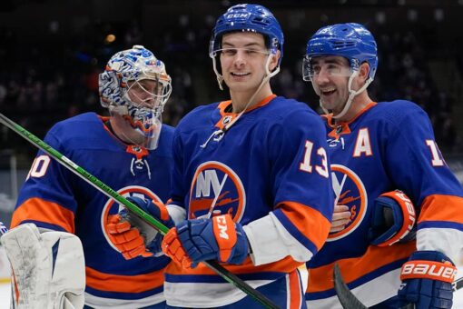 Barzal has 3 goals, 2 assists as Islanders beat Capitals 8-4