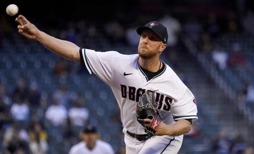 Kellys keep Diamondbacks rolling, beat Padres 5-1