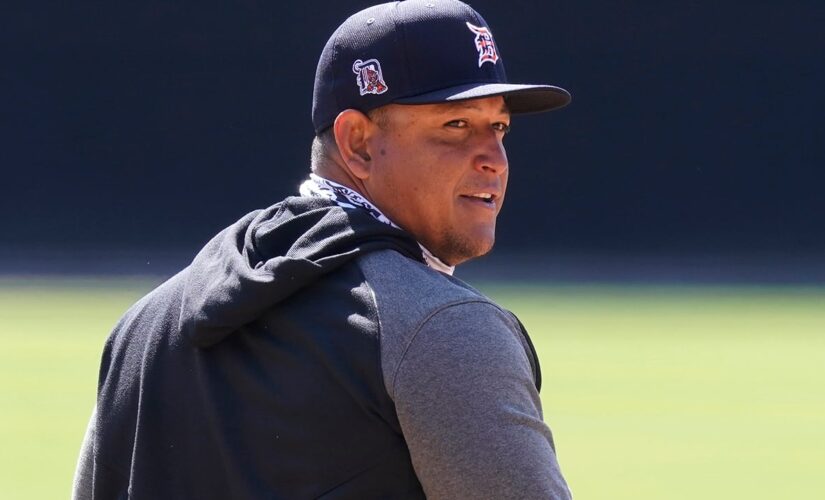 Miguel Cabrera slaps home run as snow falls during Tigers’ opening day