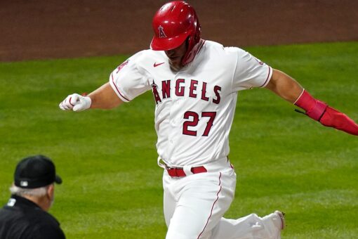 Trout, Pujols lead Angels’ late rally past White Sox, 4-3