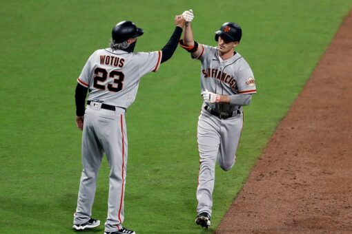 Yastrzemski, Giants win 3-2 over Padres; Tatis injured