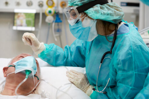 Nashville COVID ICU nurses give patient a spa day