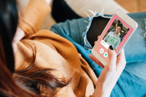 Tinder, Duolingo give free language lessons to singles looking for love internationally