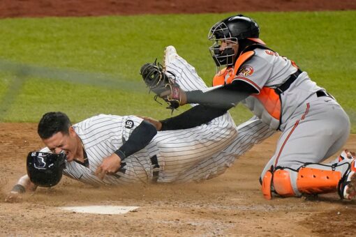 Santander hoses Urshela for last out, O’s beat Yanks in 11