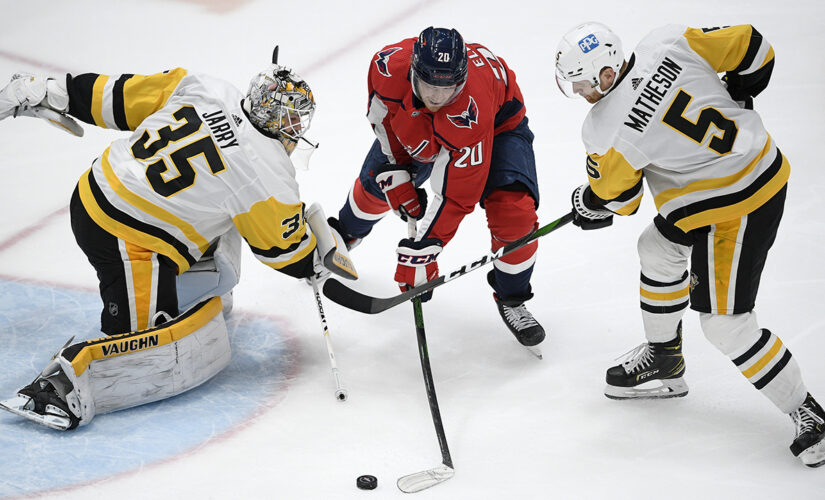 Guentzel wins it in OT as Pens, Caps clinch playoffs