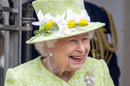 Queen Elizabeth sends note to award winners after Easter event is canceled