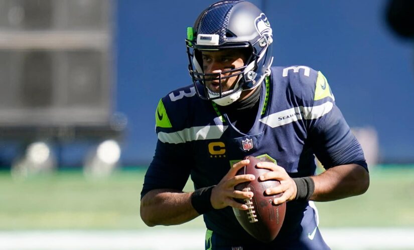 Russell Wilson told Carlos Dunlap ‘he’s here to stay’ before re-signing, Seahawks player says