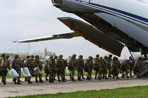 Russia orders troop pullback, but keeps weapons near Ukraine