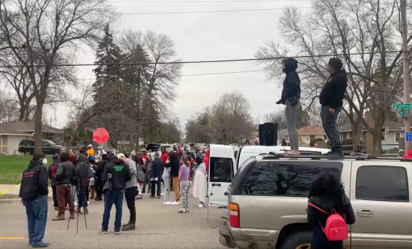 Minnesota cop cars damaged after police shoot suspect attempting to outrun traffic stop