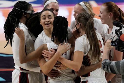 Stanford tops South Carolina 66-65 to reach title game