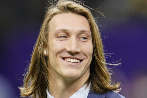 Jaguars select Trevor Lawrence with top pick in 2021 NFL Draft