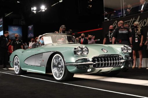 Kevin Hart spent $825G on a ‘new’ 1959 Chevrolet Corvette