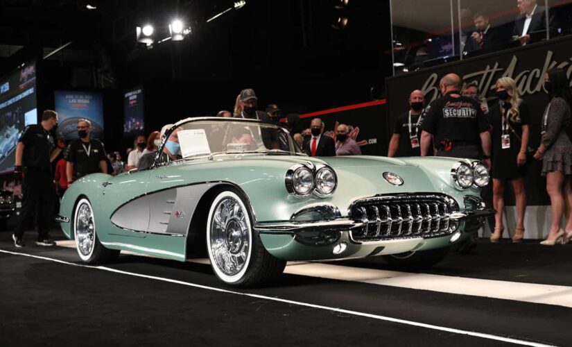 Kevin Hart spent $825G on a ‘new’ 1959 Chevrolet Corvette