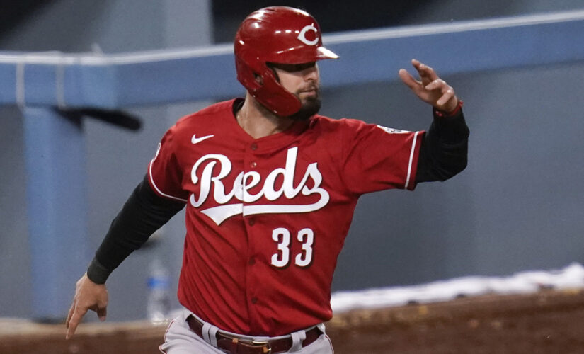 Votto, Winker lead Reds to 6-5 win over scuffling Dodgers