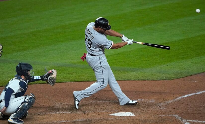 Abreu slams 200th career homer, White Sox topple M’s 10-4