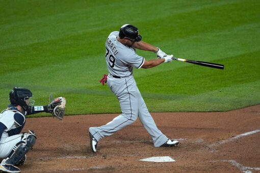 Abreu slams 200th career homer, White Sox topple M’s 10-4
