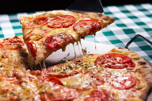 Man suspected of pointing gun, throwing pizza at Domino’s workers over toppings dispute dodges assault charge