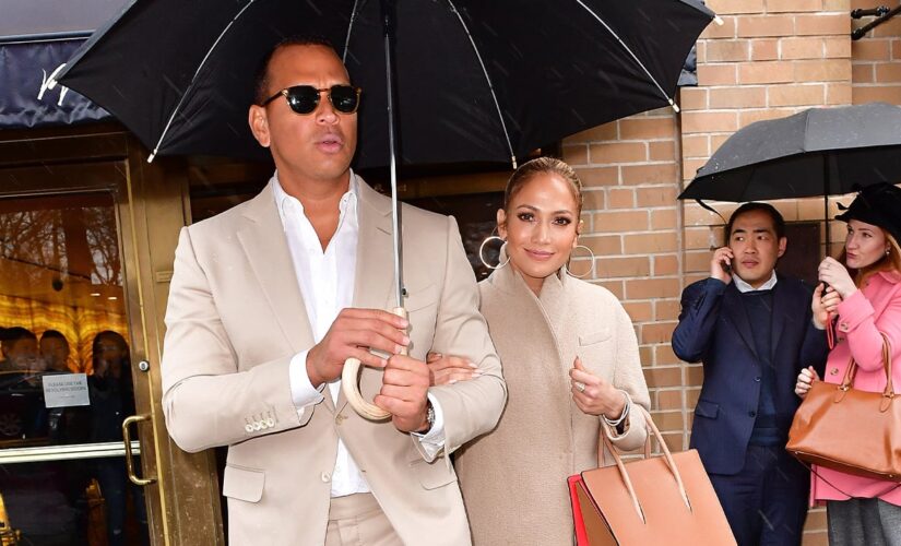 Jennifer Lopez and Alex Rodriguez spotted out to dinner