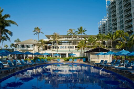 Armed naval officer reportedly kills himself after standoff in luxury Hawaii resort
