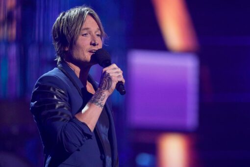 Keith Urban shows off new tribal tattoo at 2021 ACM Awards