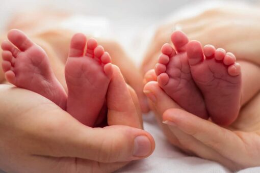 Woman gives birth to twins conceived 3 weeks apart