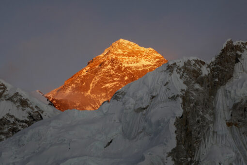 Climbing guide says at least 100 virus cases on Everest
