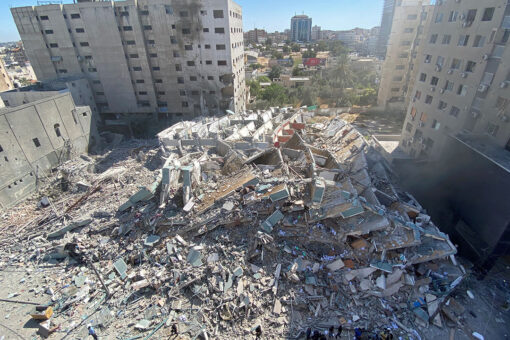 Israel strikes Gaza tunnels as truce efforts remain elusive