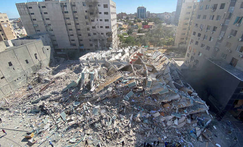 Israel strikes Gaza tunnels as truce efforts remain elusive
