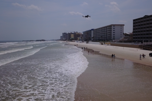Bystanders save man from drowning at Florida beach