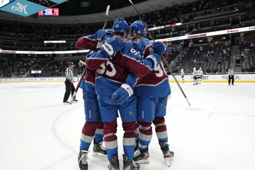 Jost scores twice, Avs clinch No. 1 seed with win over Kings