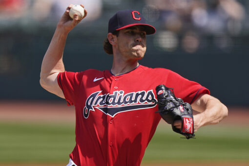Bieber extends own MLB strikeout record, Indians beat Cubs