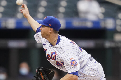 Mets scratch deGrom because of tightness in right side