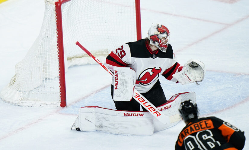 Blackwood has 30 saves as Devils beat Flyers 4-1