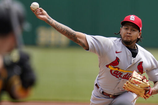 Martínez goes 8, Bader 3-run HR as Cards sweep Pirates 3-0