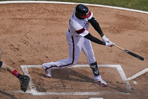 White Sox’s Robert could miss rest of year with hip flexor