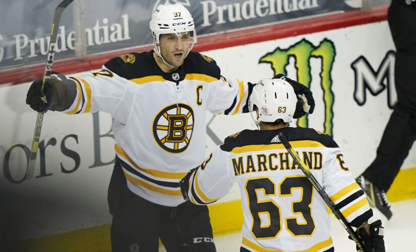 Bergeron, Bruins blank Devils to clinch playoff spot