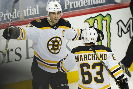 Bergeron, Bruins blank Devils to clinch playoff spot