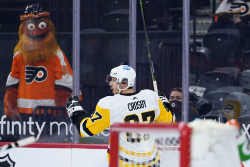 Crosby scores 2 goals as Pens surge past Flyers 7-3