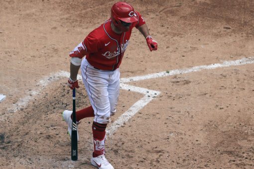 Votto breaks thumb as Reds beat White Sox 1-0 in 10 innings