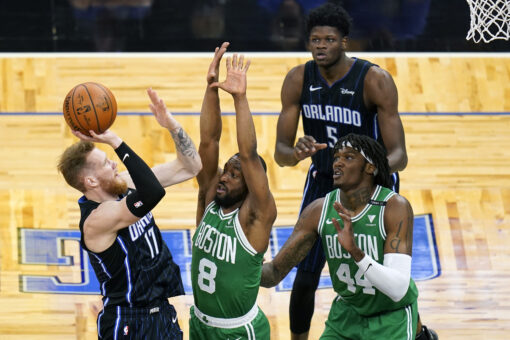 Walker returns from injury, scores 32 as Celtics whip Magic